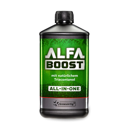 Alfa Boost Pflanzenhilfsmittel von der Marke Growsartig in einer schwarzen Kunststoffflasche mit schwarzem Deckel und grünem Etikett vor einem weißen Hintergrund.