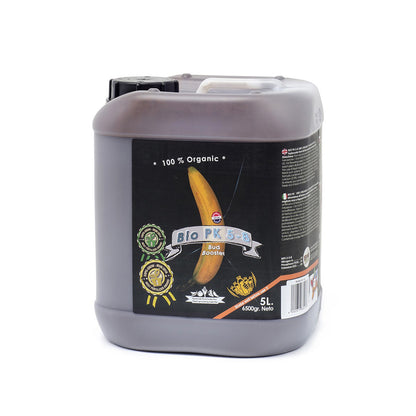 Biotabs Bio PK 5-8 Bio-Dünger von der Marke BIO Tabs. Produkt in einem milchig transparenten Behälter vor einem weißen Hintergrund.