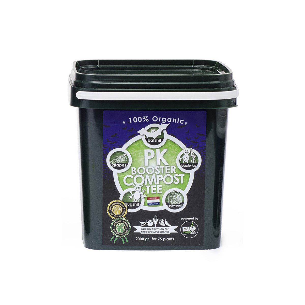 PK Booster Compost Tee von der Marke Bio Tabs in einem zwei Komma fünf Liter Kunststoffbehälter. Auf einem weißen Hintergrund.