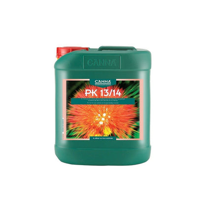 Pflanzenhilfsmittel Canna PK 13/14 von der Marke Canna in einem grünen Kunststoffkanister mit Etikett und rotem Schraubdeckel vor einem weißen Hintergrund.