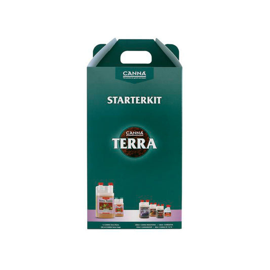 Ein Starterkit von der Marke CANNA. Die Verpackung ist dunkelgrün, mittig ist die Aufschrift "CANNA TERRA" platziert. Das Produkt befindet sich vor einem weißen Hintergrund.