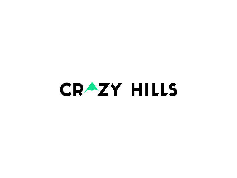 Logo von Crazy Hills. Schwarzer Schriftzug, alles in Großbuchstaben geschrieben. Statt dem Buchstaben A ist eine mintgrüne Bergspitze angezeigt.