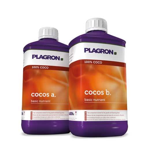 Plagron Cocos A+B Coco-Dünger. Zwei lila ein Liter Flaschen mit orangenem Etikett der Marke Plagron. Auf weißem Hintergrund.