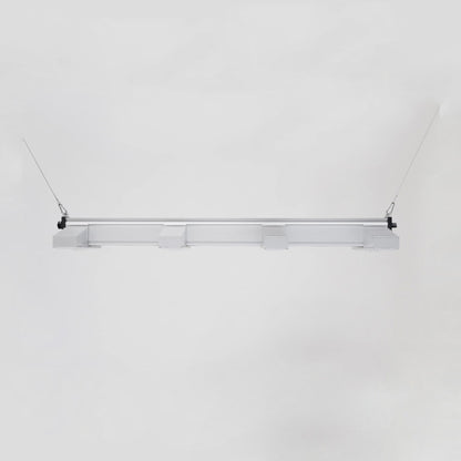 LED Beleuchtung für Pflanzen. Growing Lampe von der Marke SANlight, Modell EVO 4 120 1.5 265 Watt. Das Produkt hat vier Leisten mit integrierten LEDs. Es befindet sich auf einem hellen, einfarbigen Hintergrund.