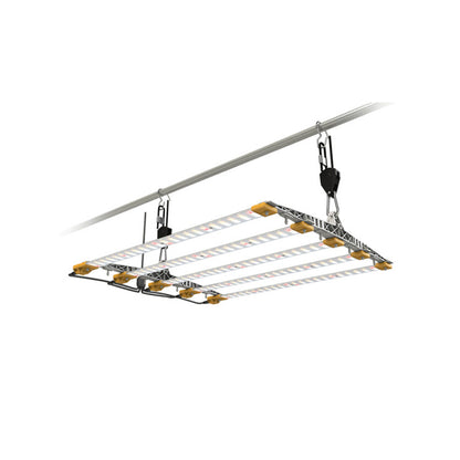 Secret Jardin Cosmorrow 100W Full Spectrum Kit für Growing. LED Lampe mit Aufhängung und fünf LED-Lichterleisten auf einem weißen Hintergrund.