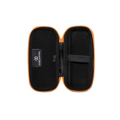 Hartschalenhülle mit Reißverschluss in der Farbe schwarz und mit orangenen Rändern von der Marke Storz und Bickel. Die Hülle ist offen.